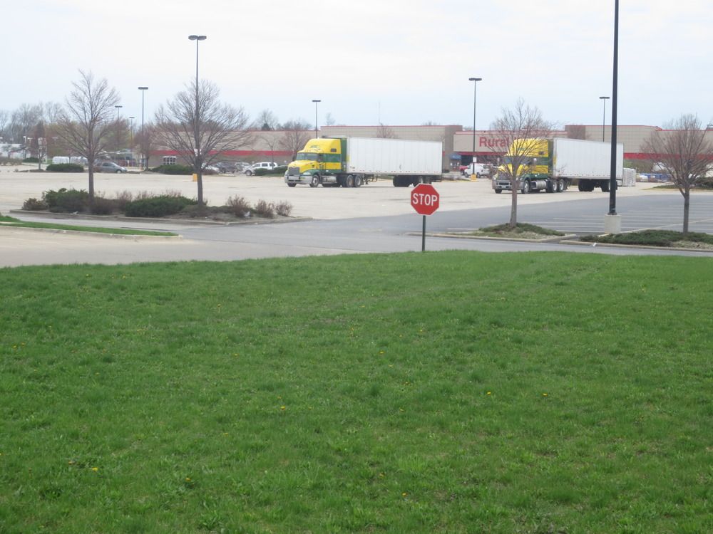 Baytowne Shoppes Corner Lot: 911 W. Marketview Dr., Champaign, IL 61822